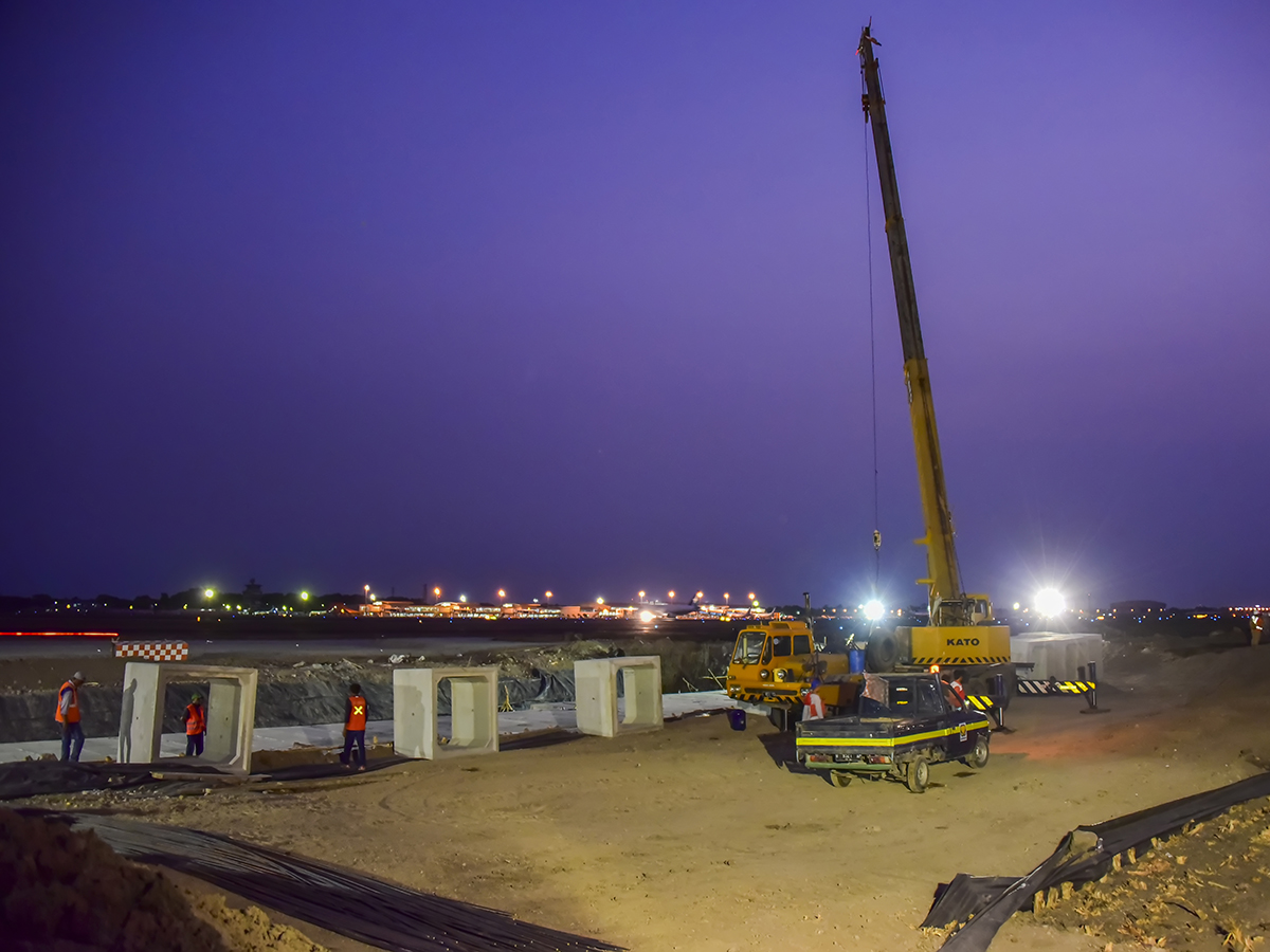 PERLUASAN APRON & TAXIWAY BANDARA JUANDA SURABAYA (II)