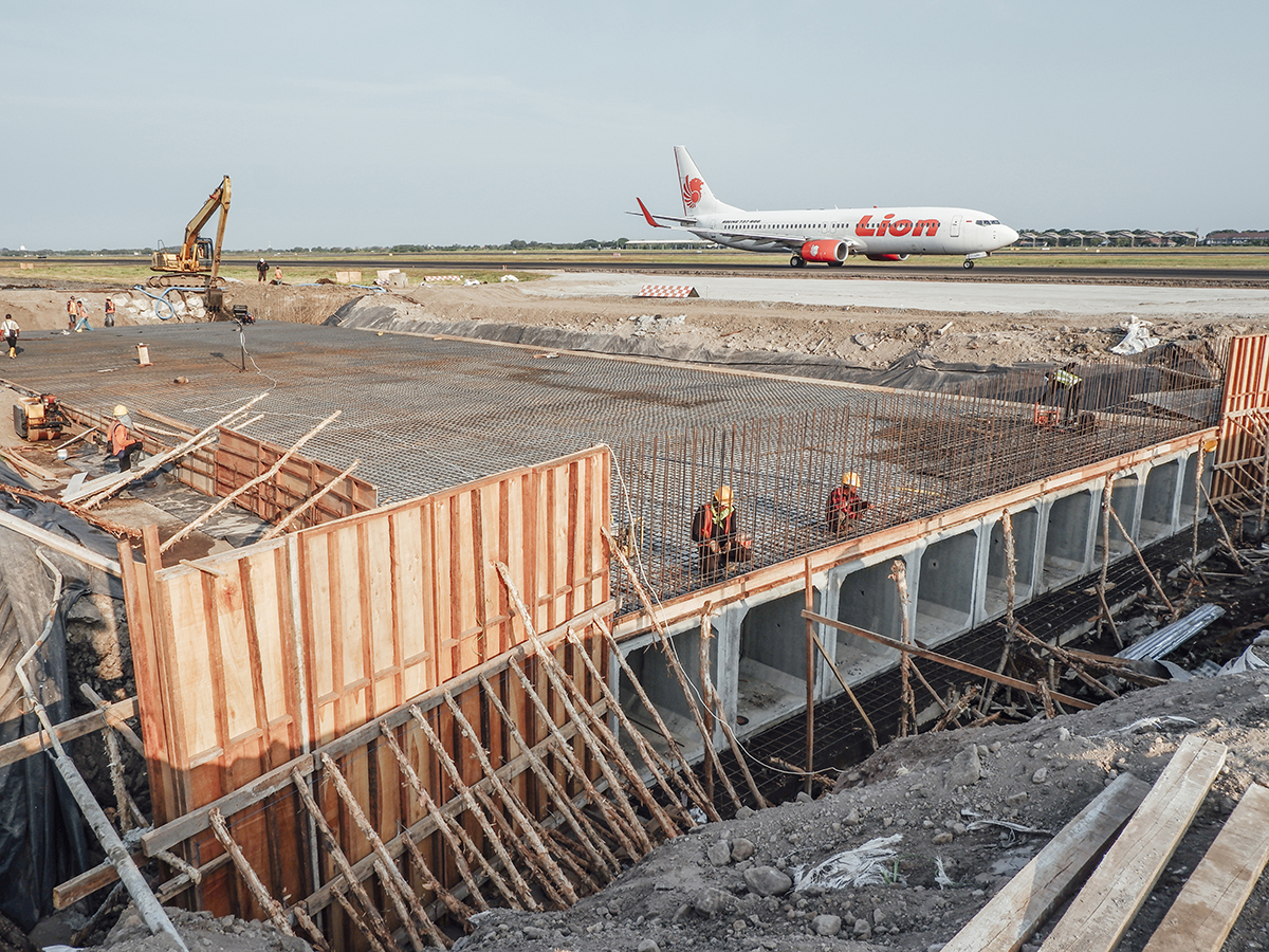 PERLUASAN APRON & TAXIWAY BANDARA JUANDA SURABAYA (II)