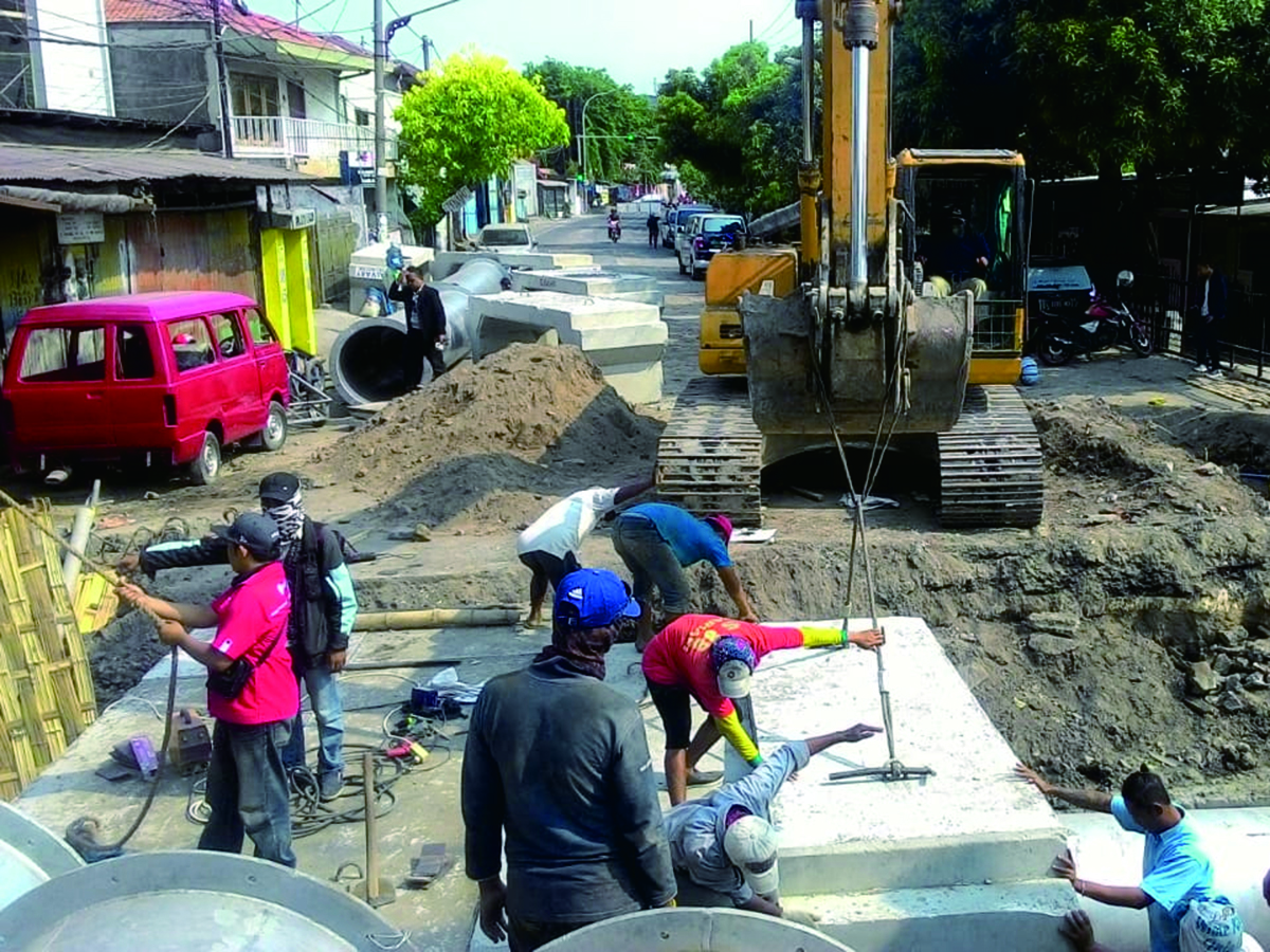 Crossing Jl. Flores Surabaya