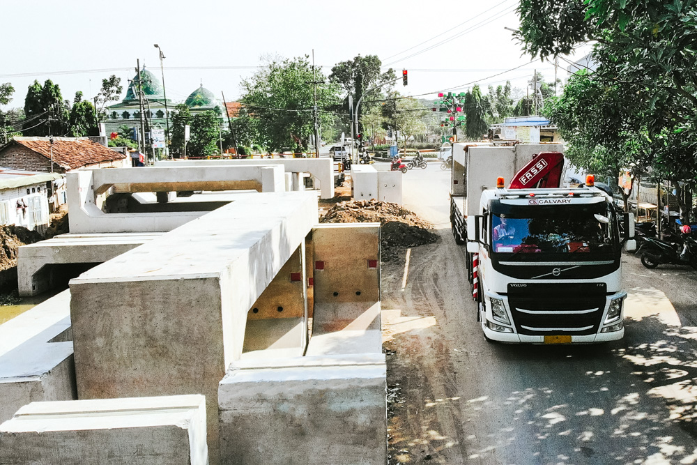 DOUBLE U-BOX MADIUN