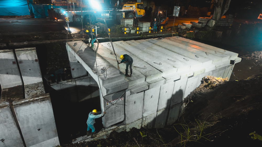 DOUBLE U-BOX 6 METERS BATU