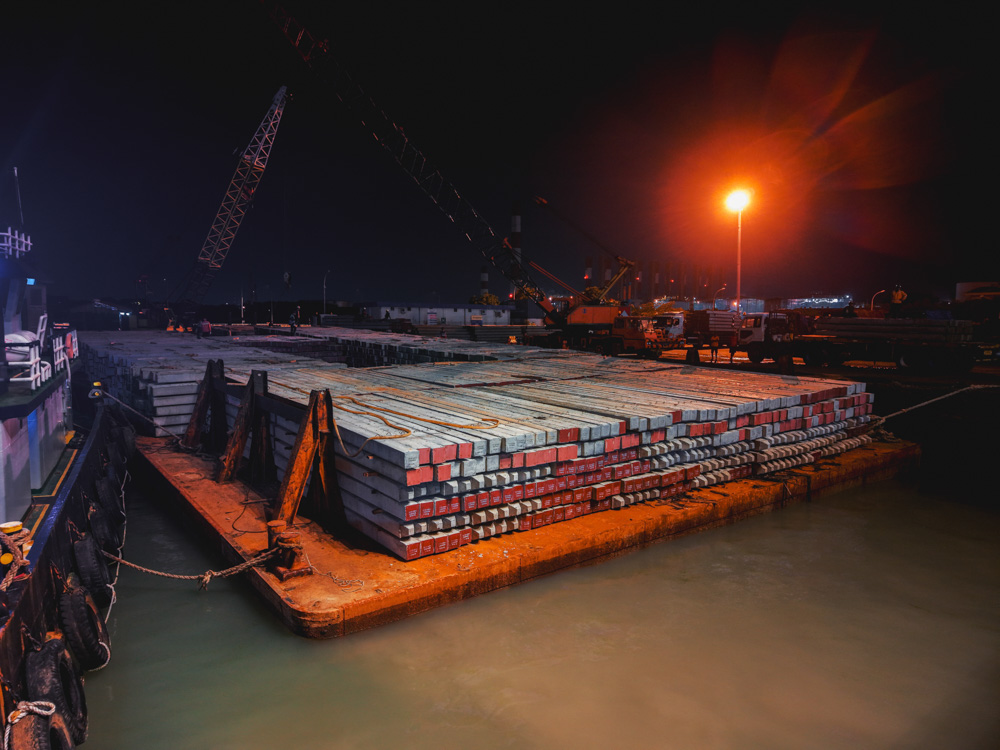 PILE DELIVERY TO BORNEO