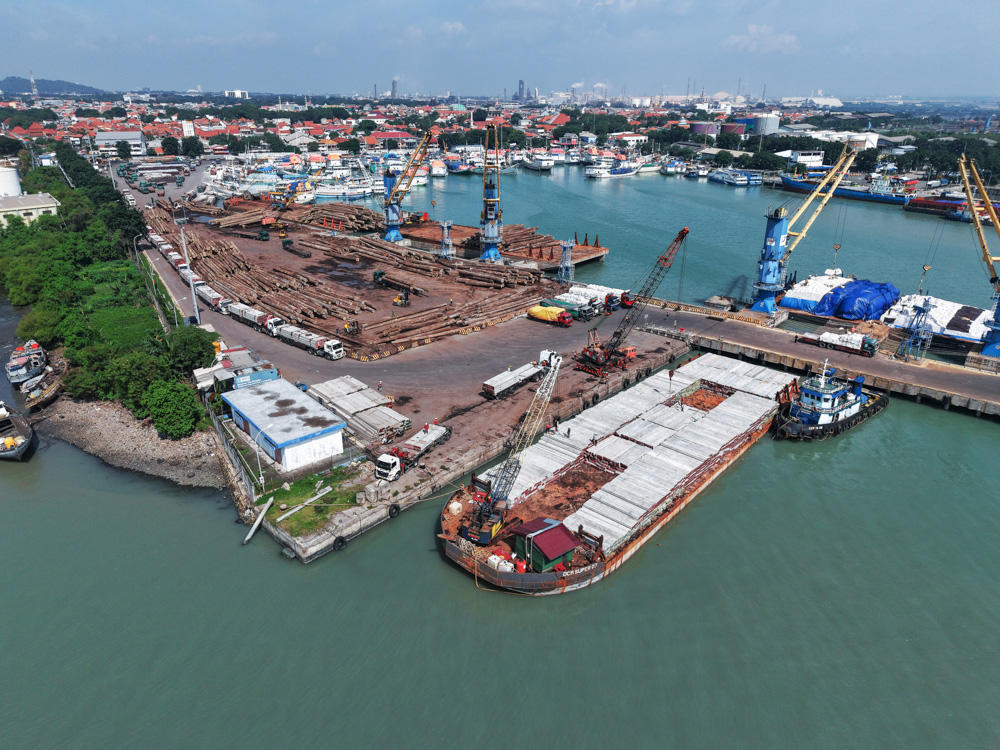 PILE DELIVERY TO BORNEO