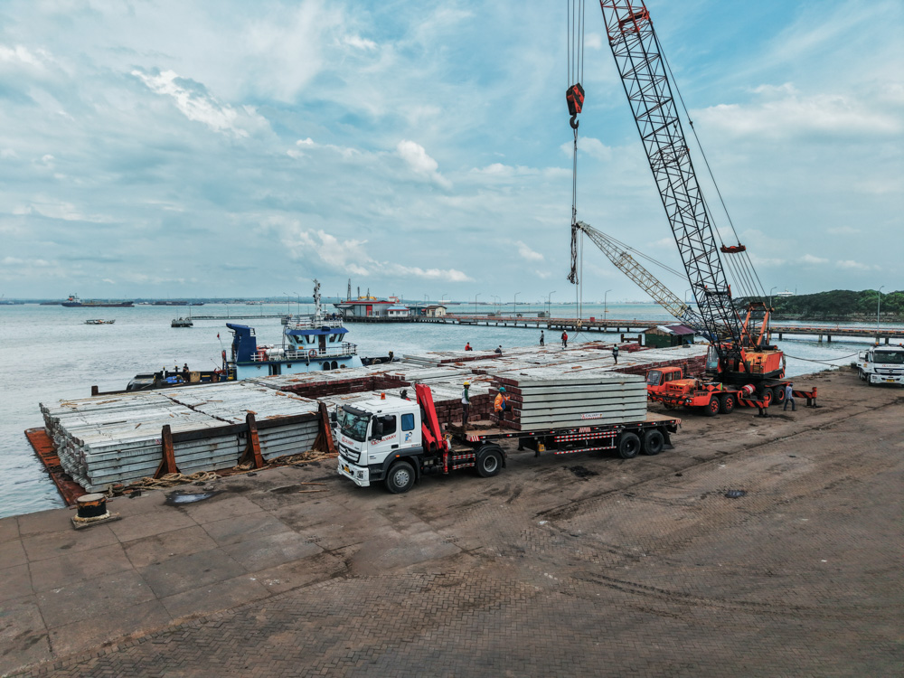 PILE DELIVERY TO BORNEO