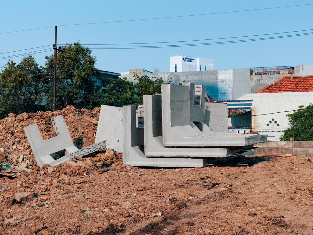 RETAINING WALL DI PERKOTAAN&nbsp; MENGGUNAKAN L-GUTTER&nbsp;