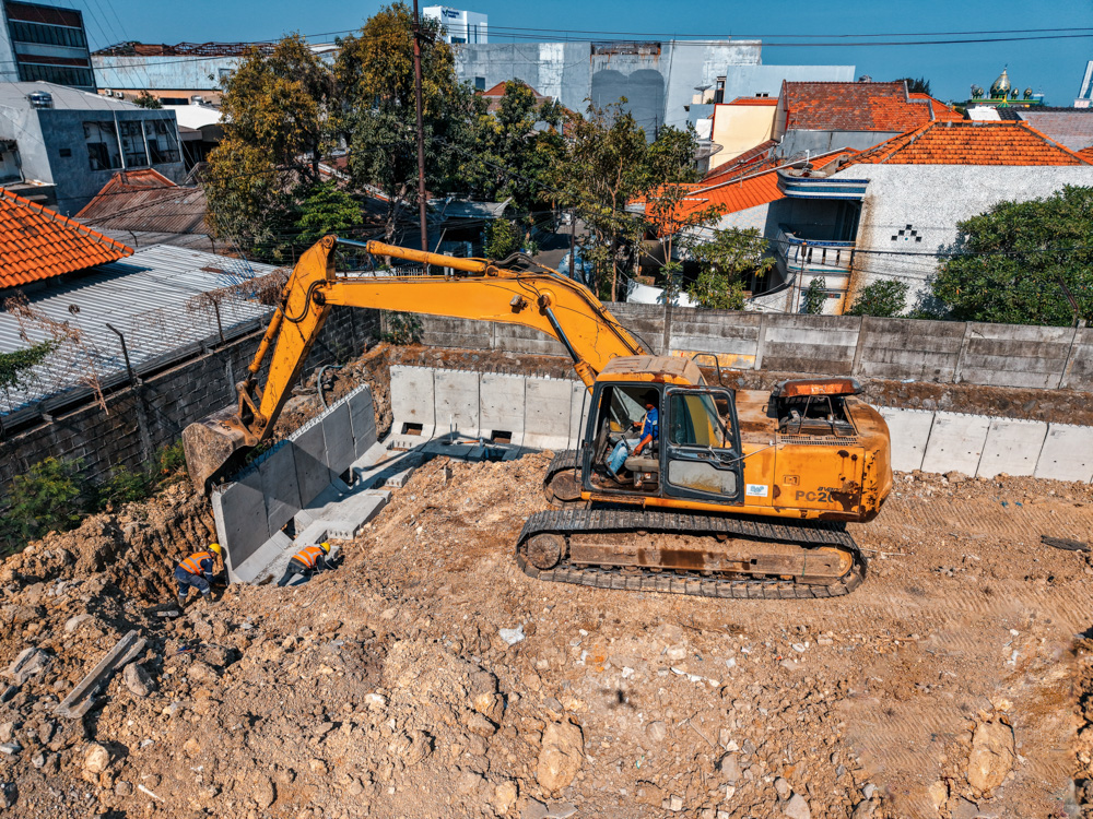 RETAINING WALL DI PERKOTAAN&nbsp; MENGGUNAKAN L-GUTTER&nbsp;